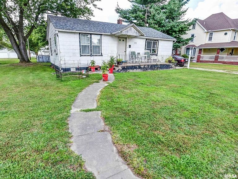 Listing photo 2