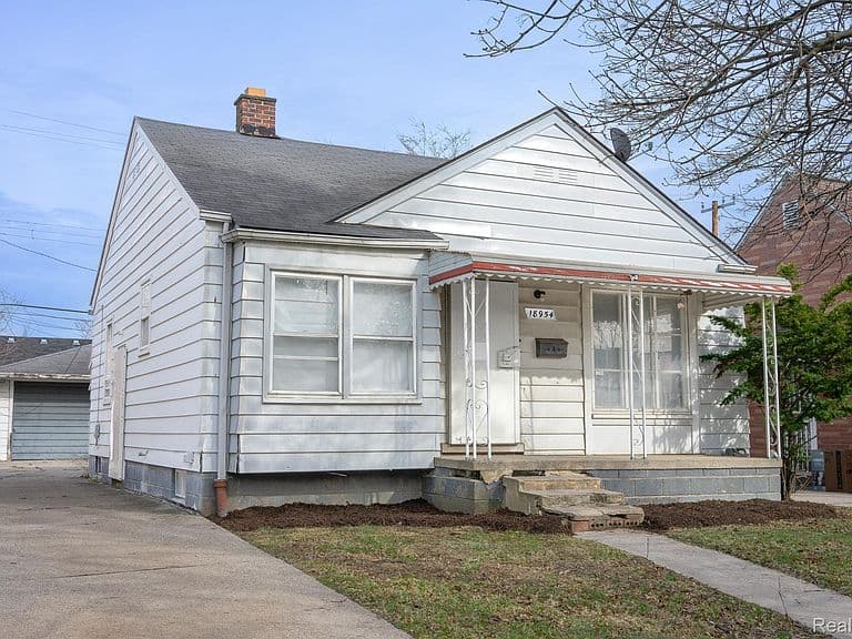 Listing photo 2