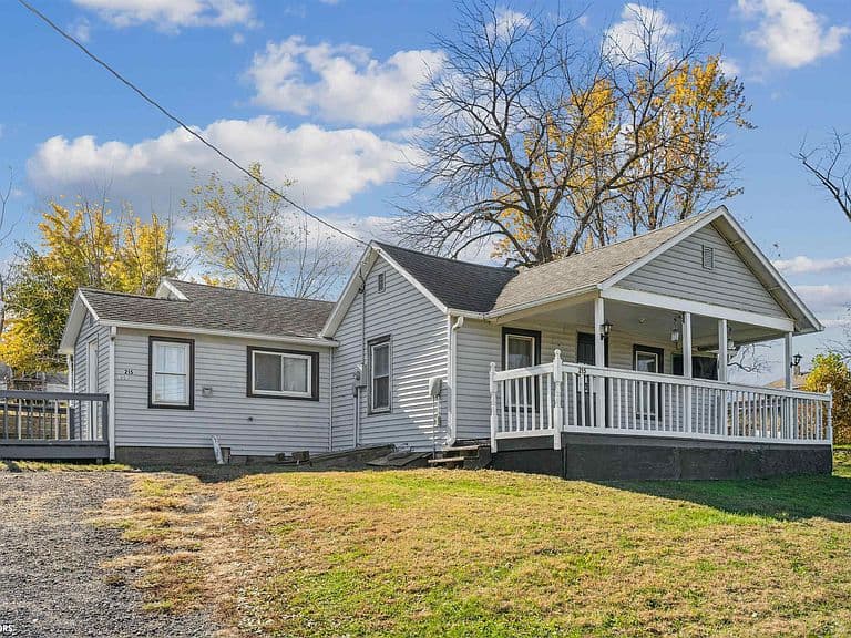 Listing photo 3