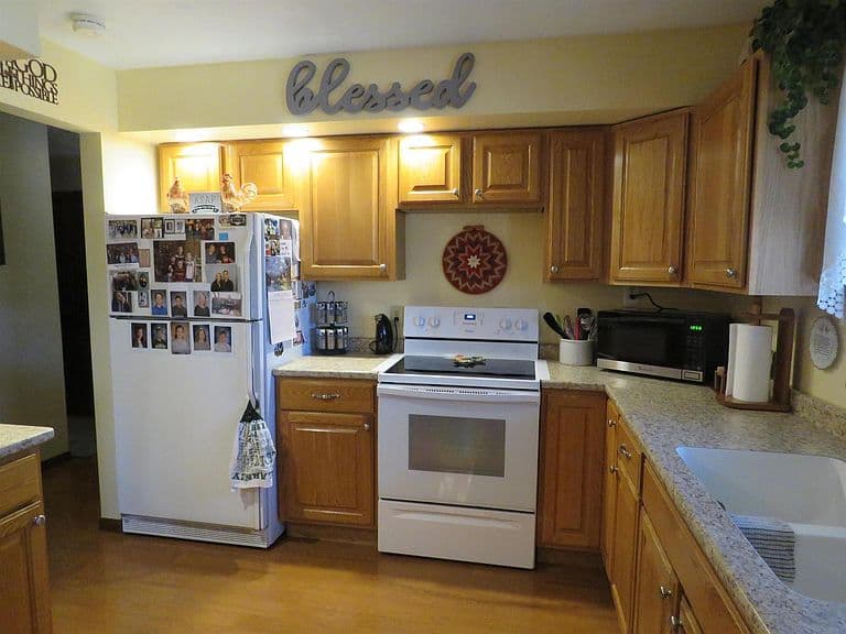 Listing photo 3