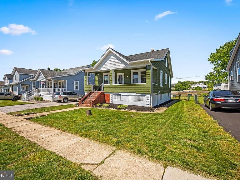 Listing photo 3