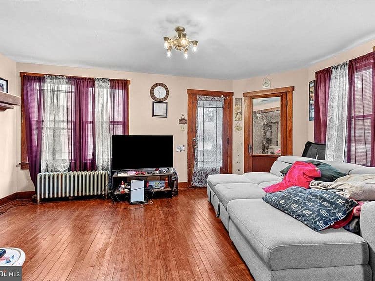Listing photo 5