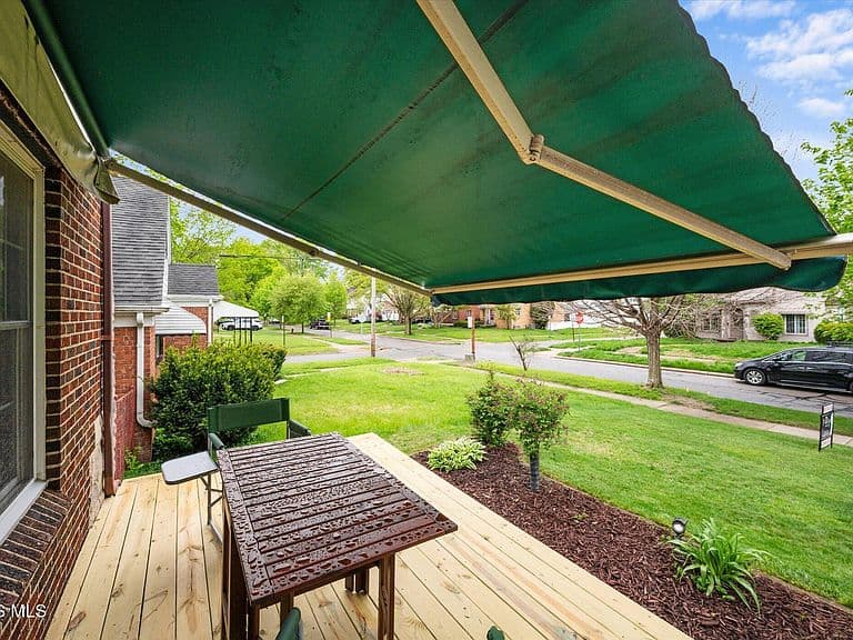 Listing photo 5