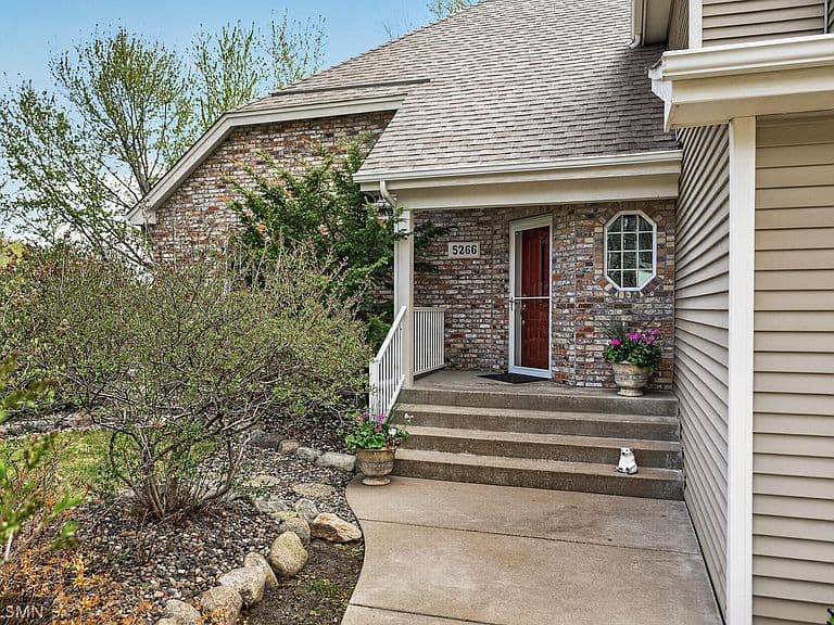 Listing photo 5