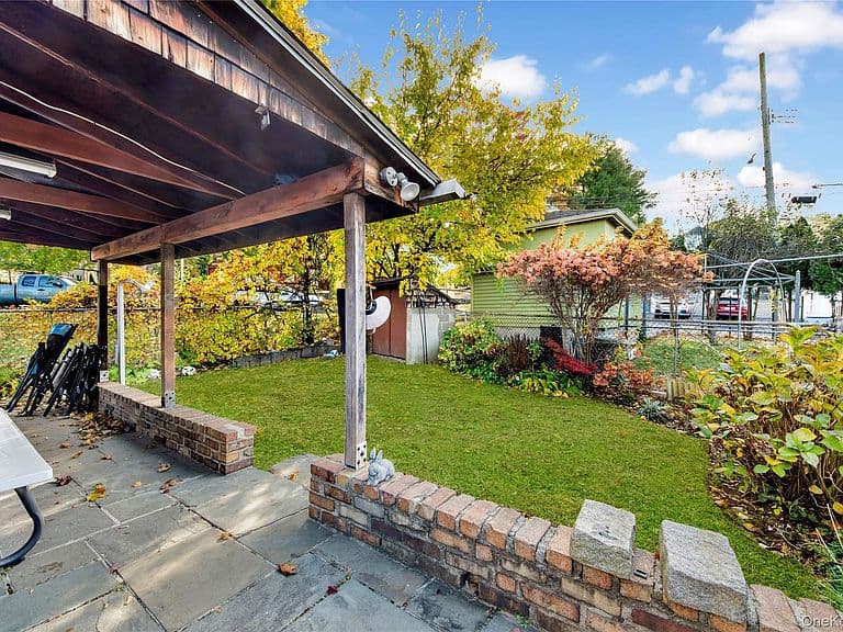 Listing photo 3