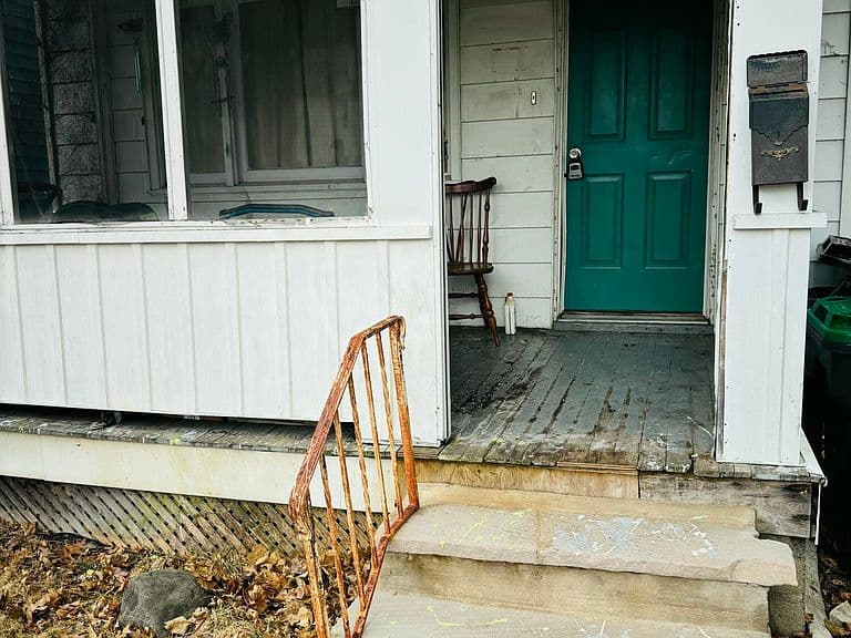 Listing photo 2