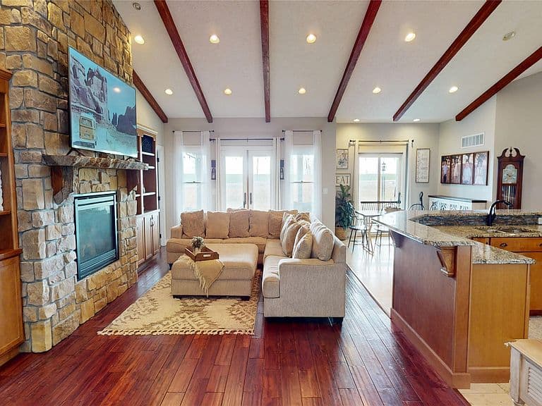 Listing photo 3