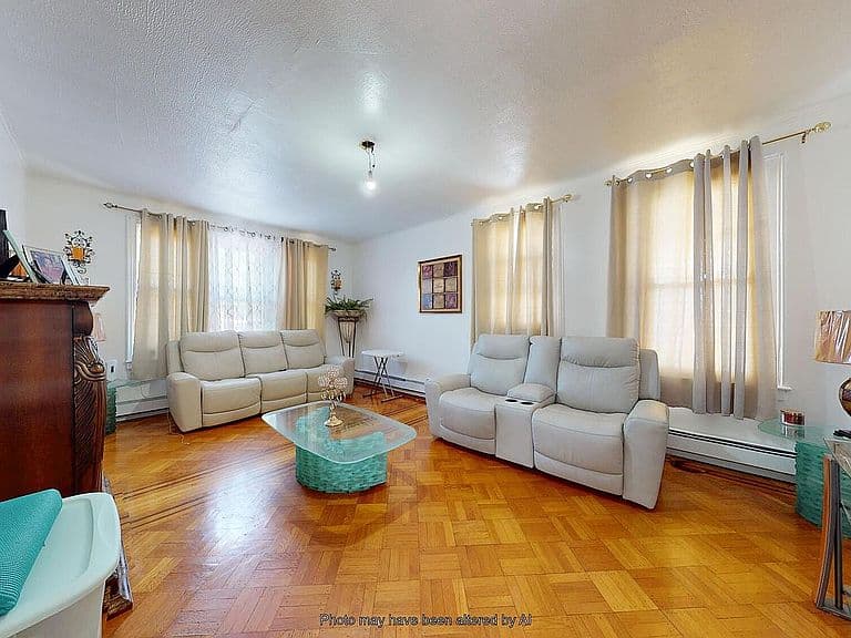 Listing photo 2