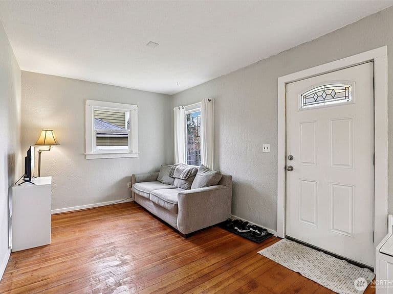 Listing photo 3
