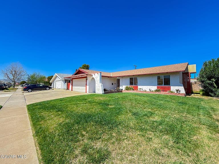 Listing photo 4