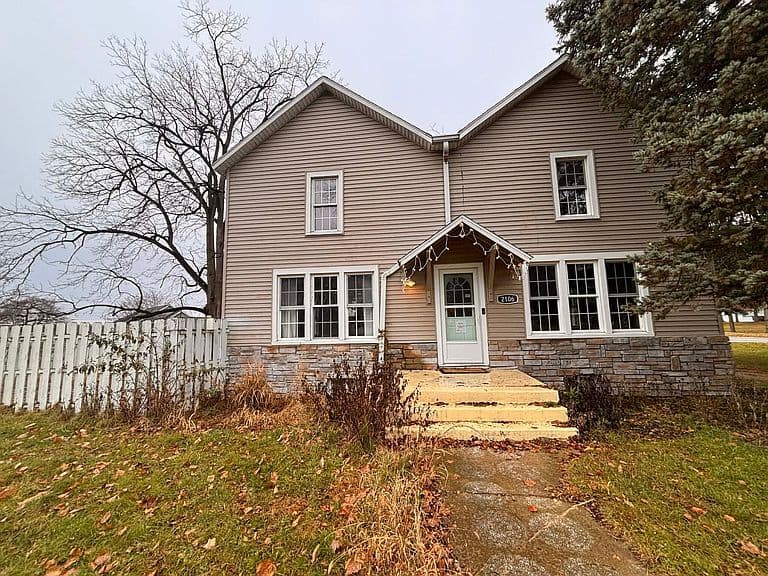 Listing photo 2