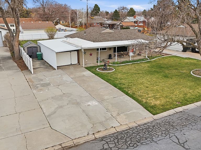 Listing photo 2