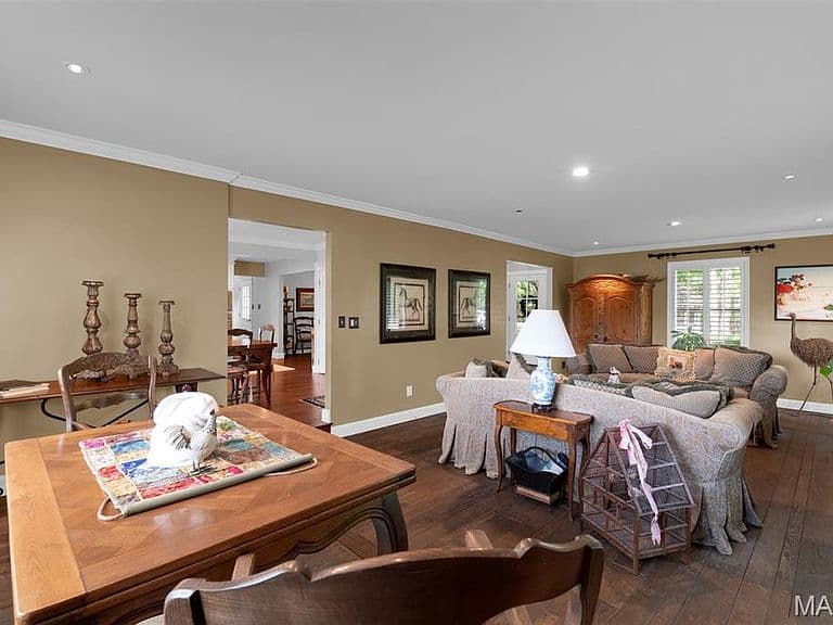 Listing photo 5