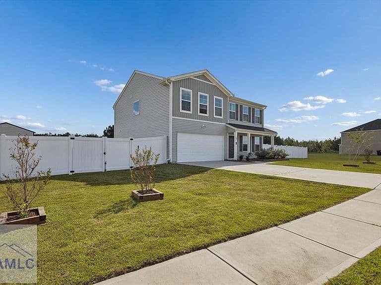 Listing photo 4