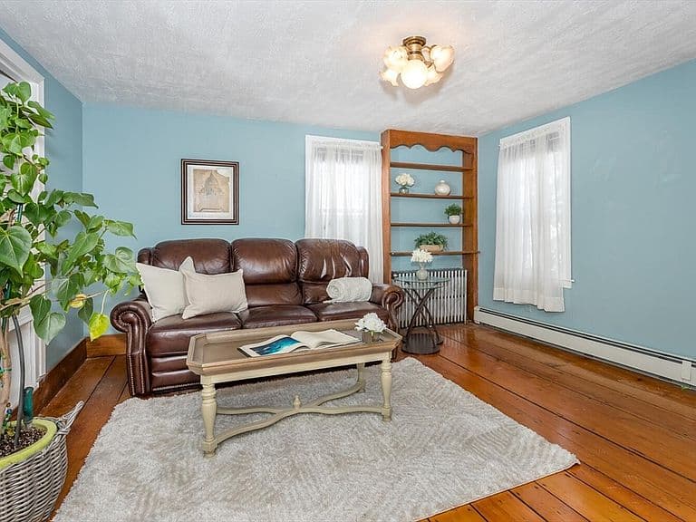 Listing photo 3