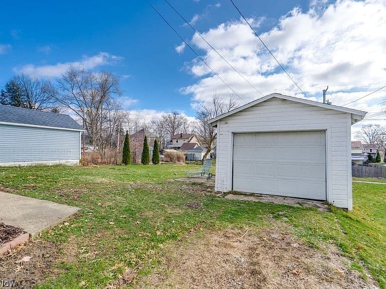 Listing photo 5