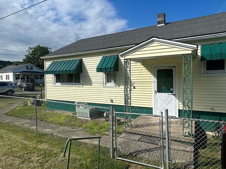 Listing photo 2
