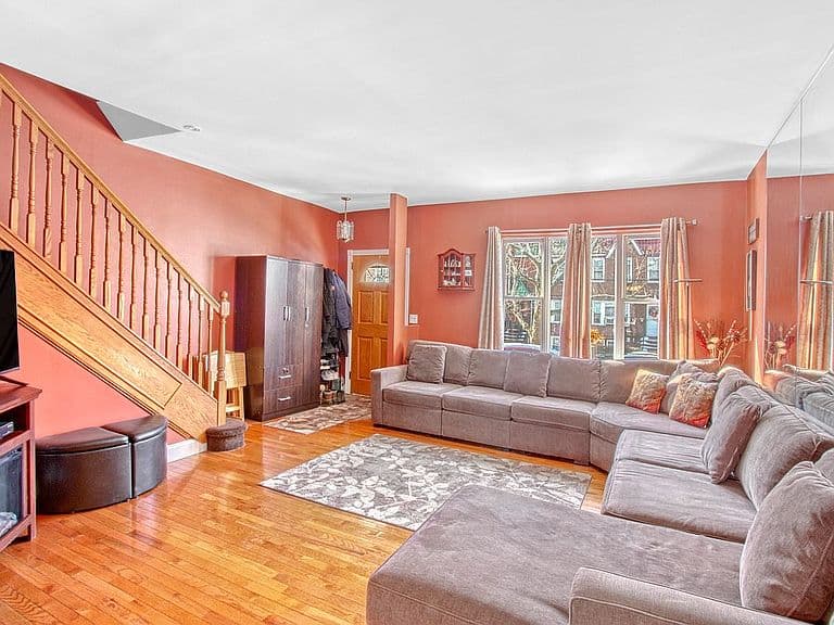 Listing photo 3