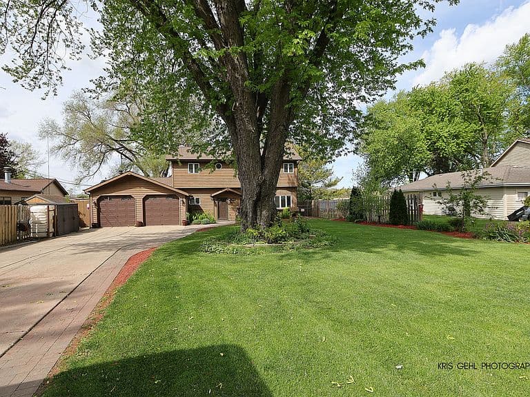 Listing photo 2