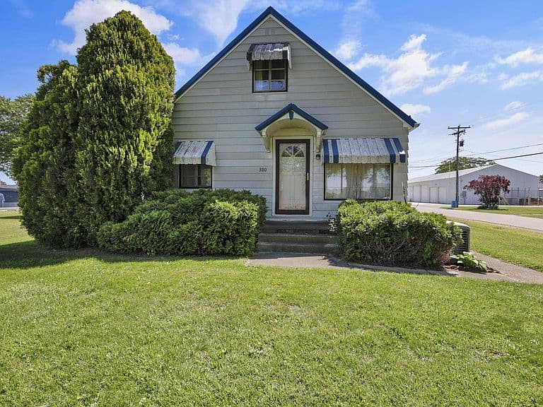 Listing photo 2