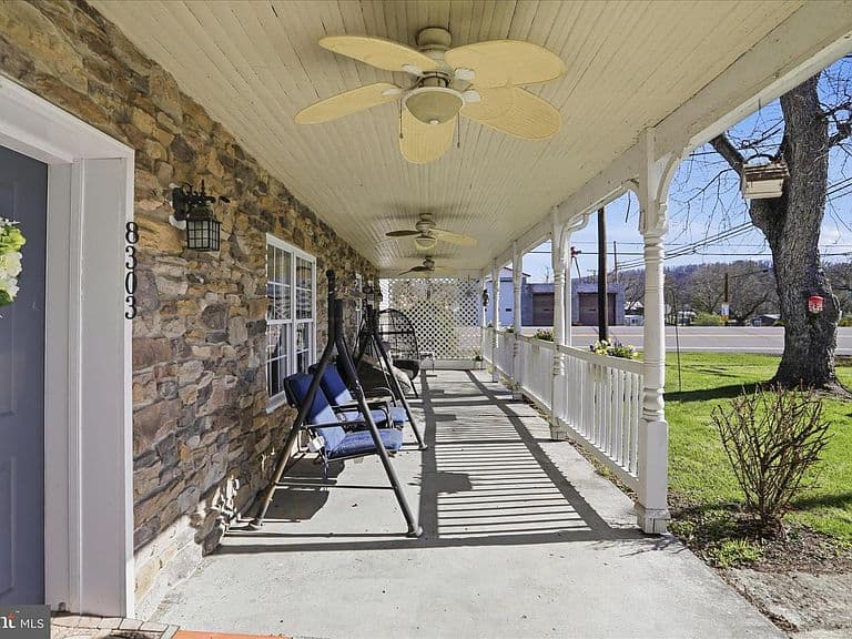 Listing photo 4