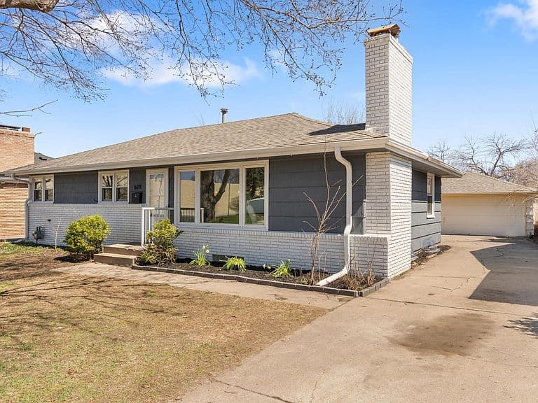 Listing photo 3
