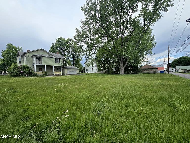 Listing photo 5