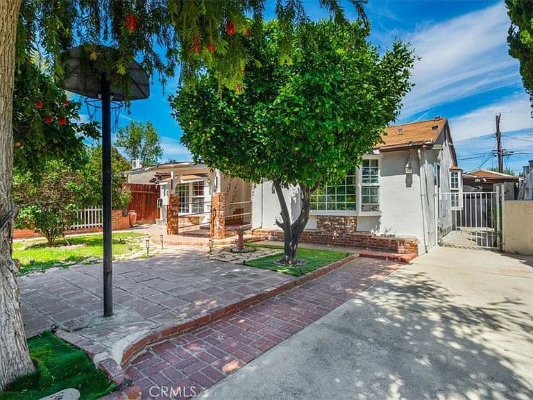 Listing photo 3