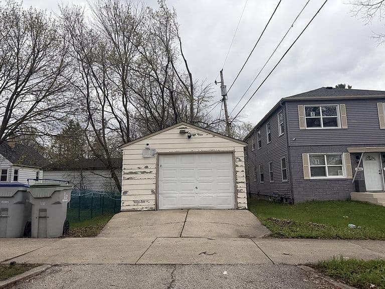 Listing photo 5