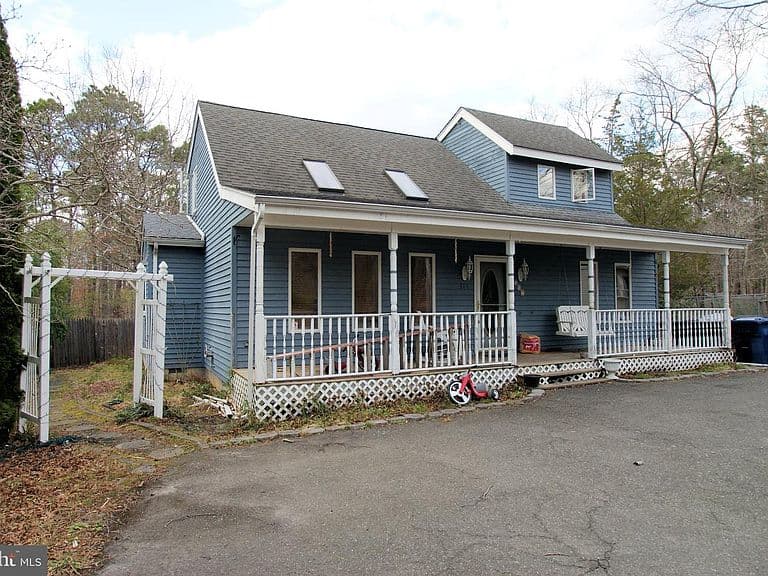 Listing photo 2