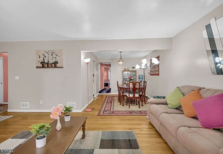 Listing photo 5