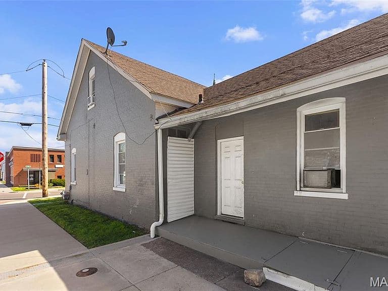 Listing photo 5