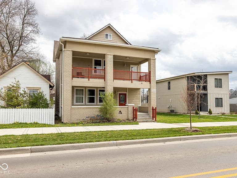 Listing photo 2