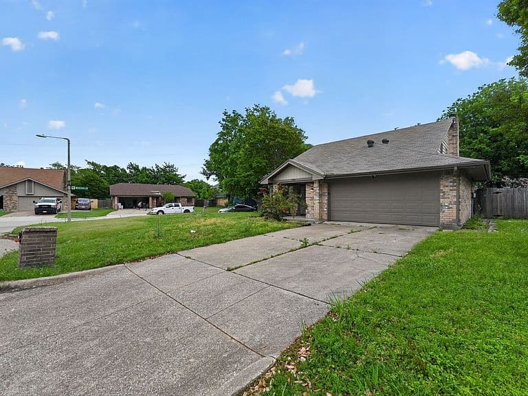 Listing photo 2