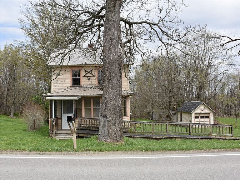 Listing photo 2