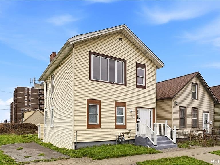 Listing photo 2
