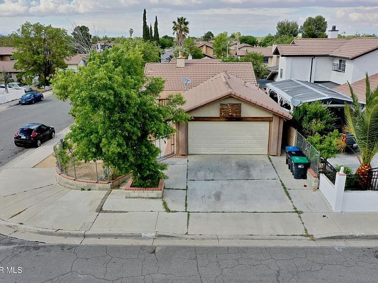 Listing photo 3