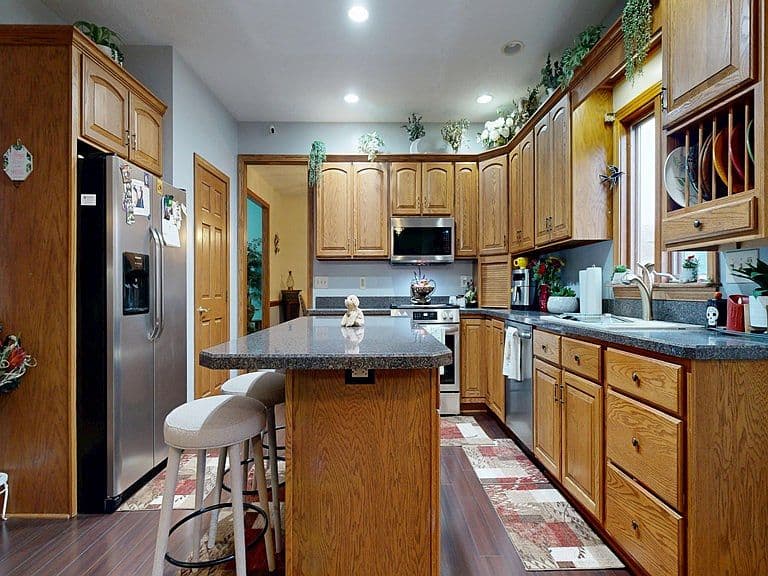 Listing photo 5