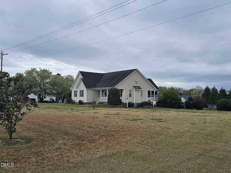 Listing photo 5