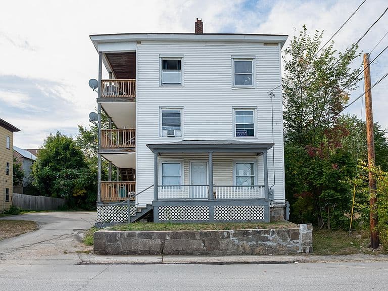 Listing photo 2