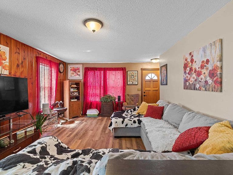 Listing photo 4
