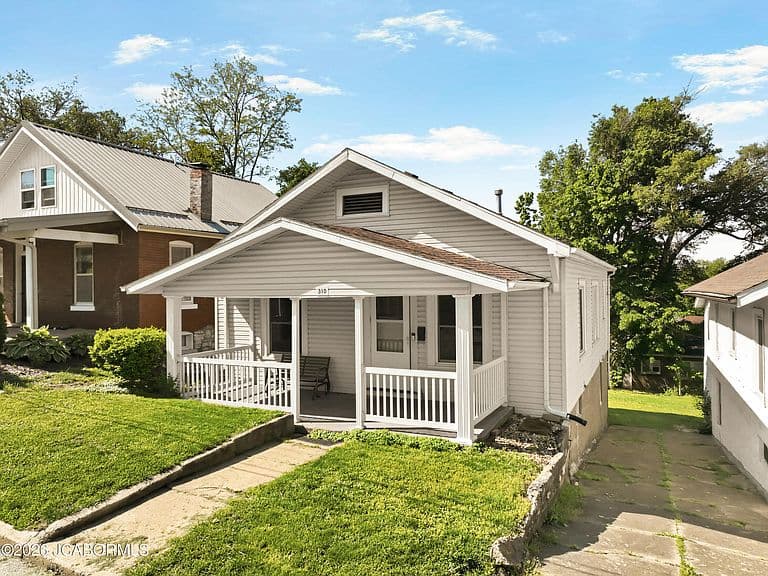 Listing photo 2