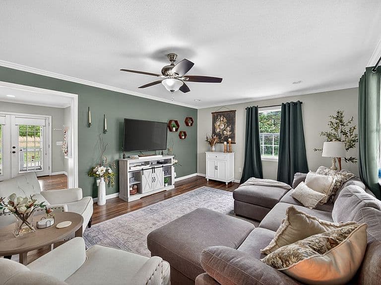 Listing photo 2