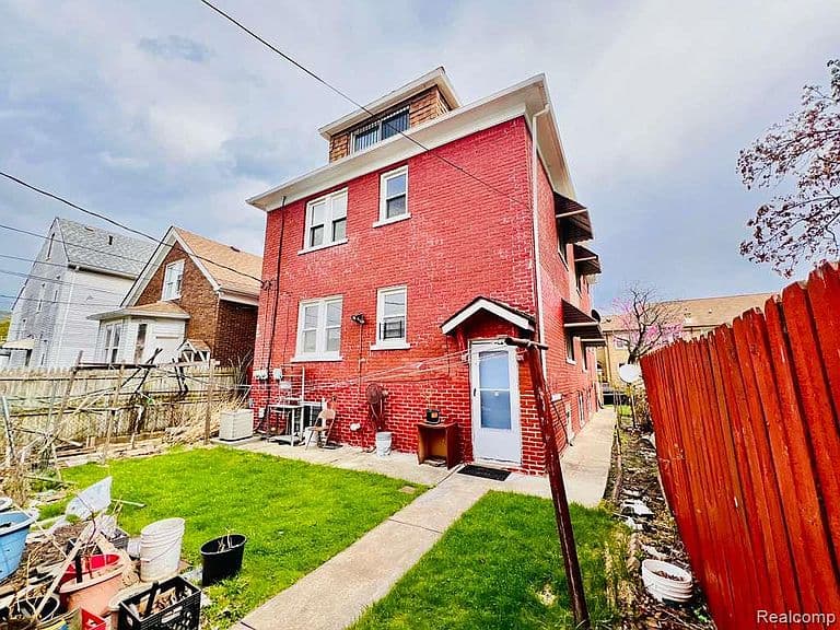 Listing photo 4