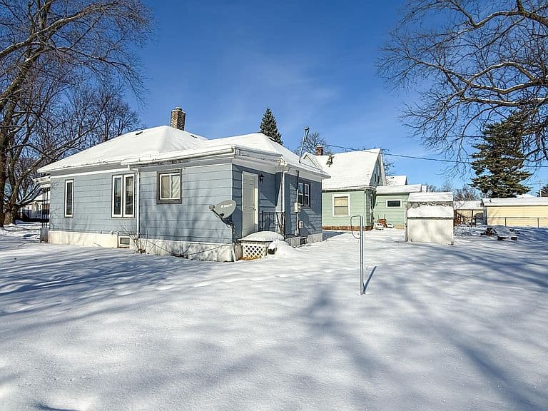 Listing photo 2