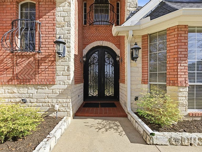 Listing photo 3