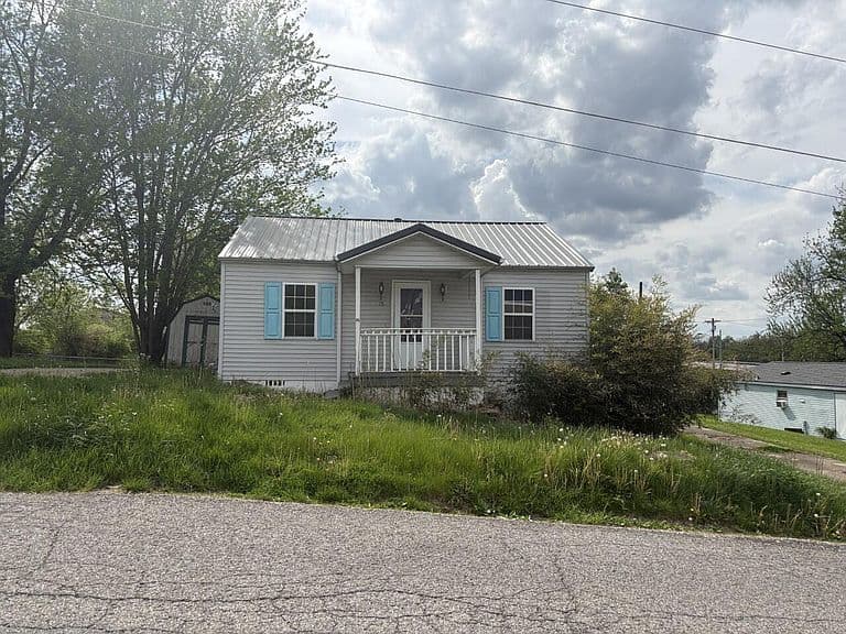 Listing photo 2