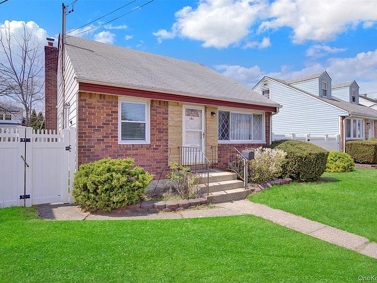 Listing photo 2
