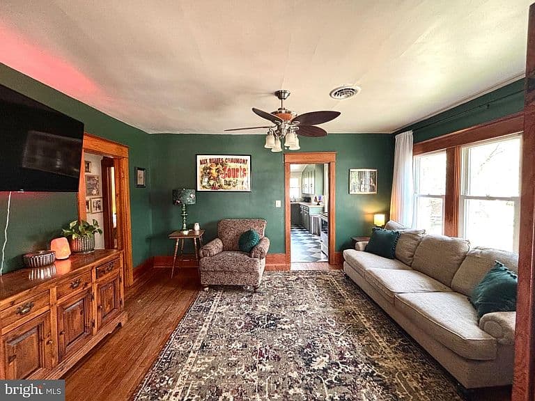 Listing photo 3