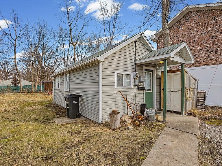 Listing photo 3
